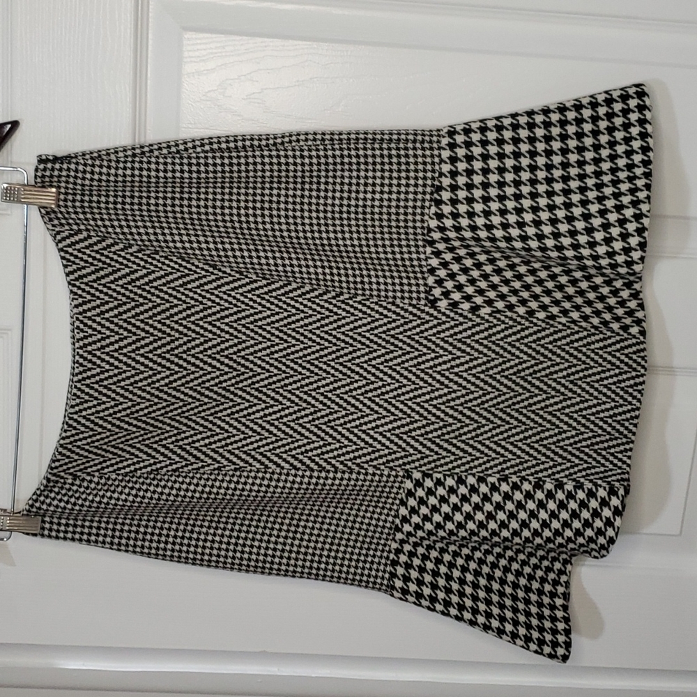 EUC ANN TAYLOR WOOL BLEND BLACK & WHITE HOUNDS TOOTH LINED SKIRT SZ 4